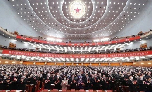2022年10月16日，党的二十大在北京隆重召开，省工商联直属商会第一联合党支部党员收看开幕式现场直播